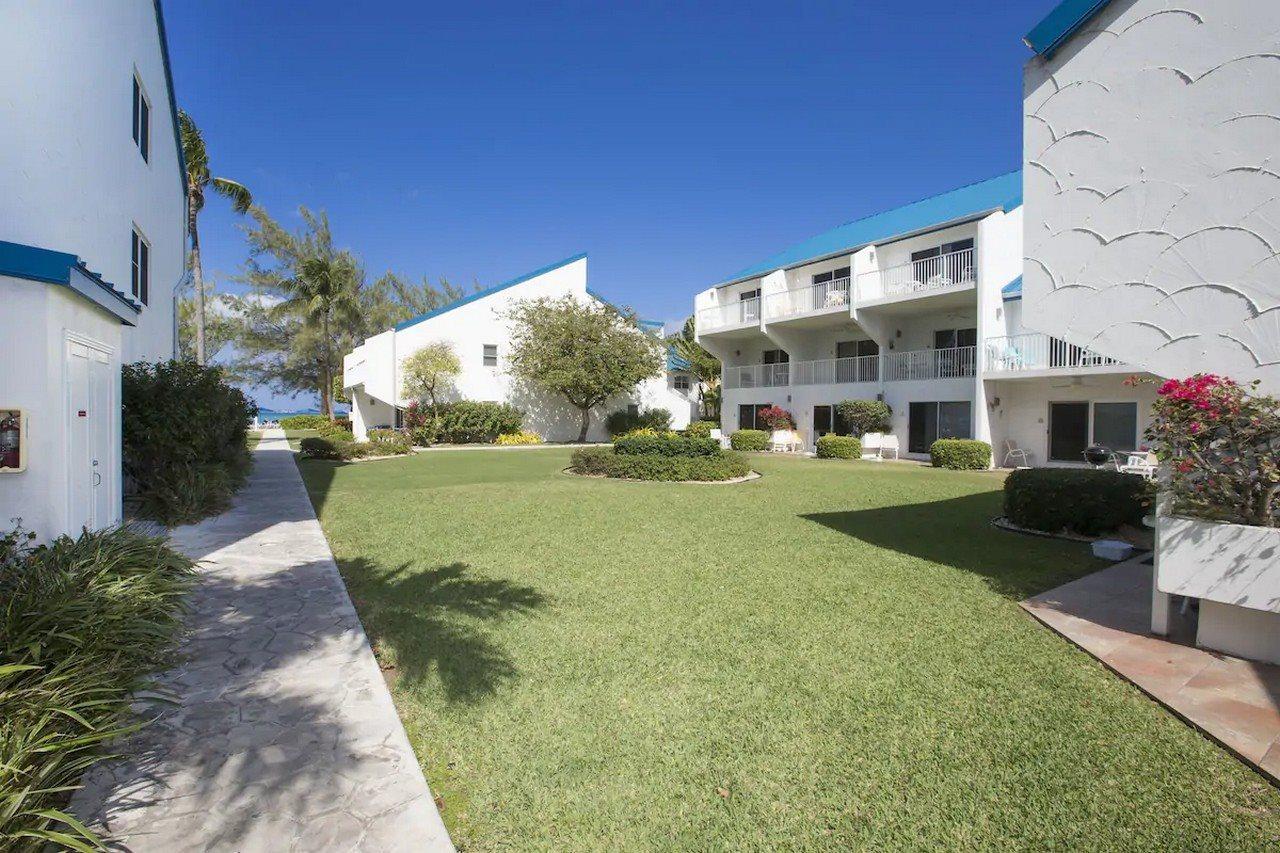 Villas Of The Galleon Seven Mile Beach Exterior foto