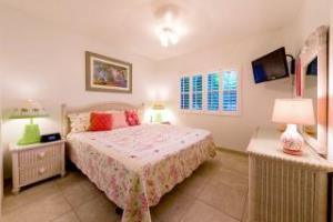 Villas Of The Galleon Seven Mile Beach Exterior foto